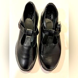 Women’s black pleather Mary Jane’s